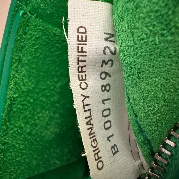 Bottega Veneta Cassette leather crossbody bag - Picture 8 of 13